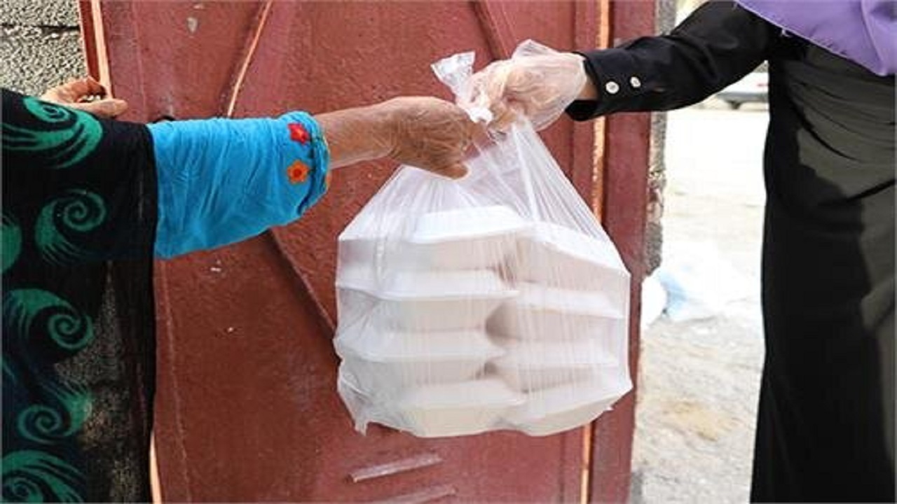 توزیع غذای گرم به مناسبت عید غدیر در روستای کنگ شیرعلی خان هیرمند