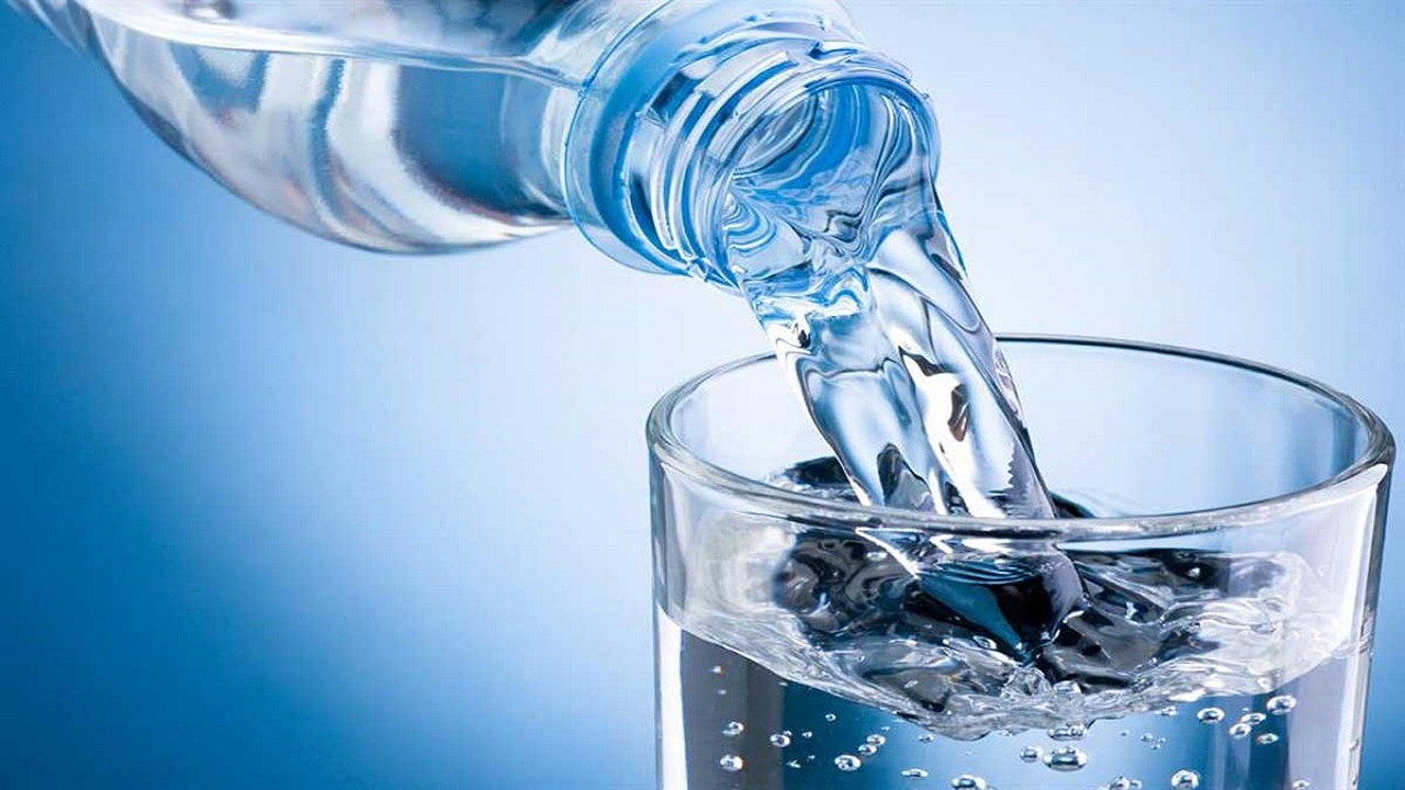 پرهیز از استفاده مکرر بطری‌های آب در یخچال