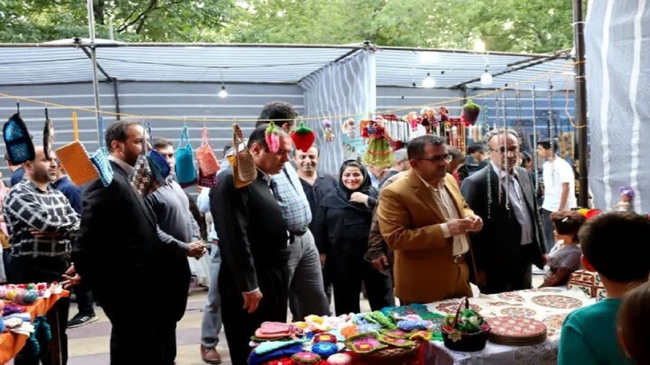نمایشگاه صنایع‌دستی بانوان کارآفرین در سقز افتتاح شد