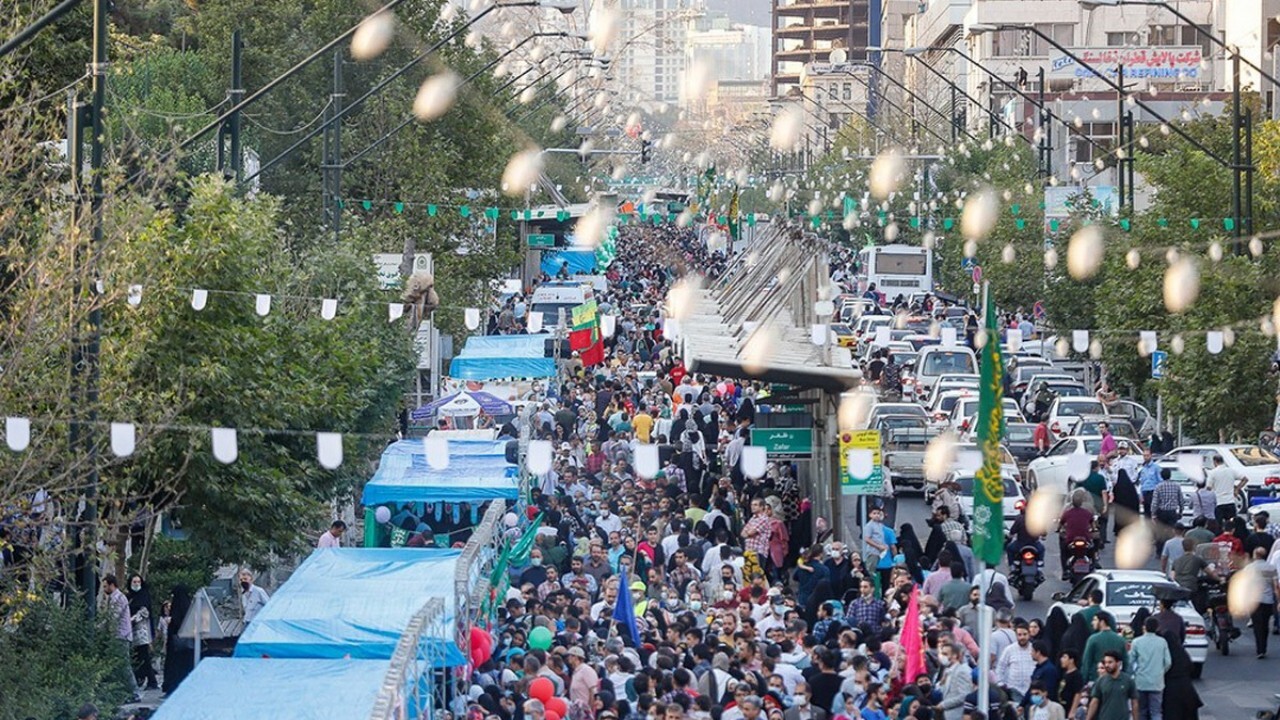 مهاجرین افغانستانی در میهمانی ۱۰ کیلومتری عید غدیر + فیلم