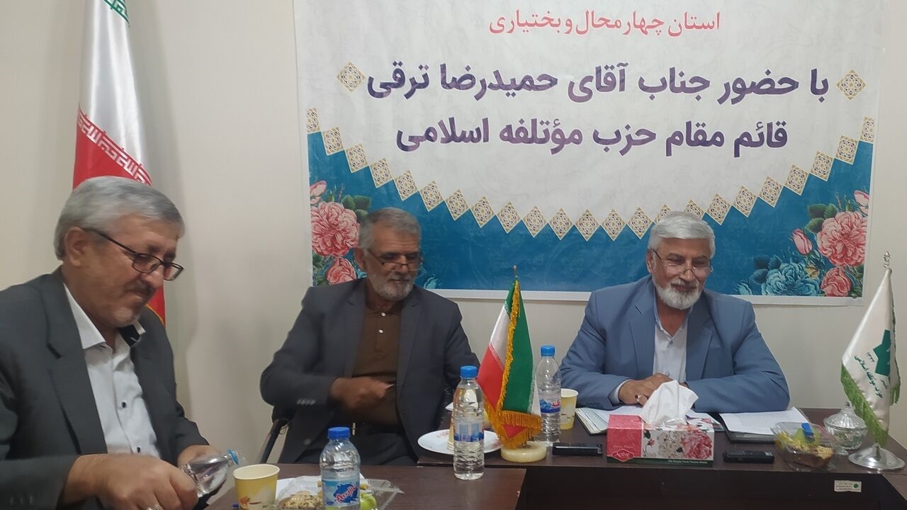 احزاب باید از حالت نقادانه به سمت‌وسوی ارائه راهکار‌های نظری بروند