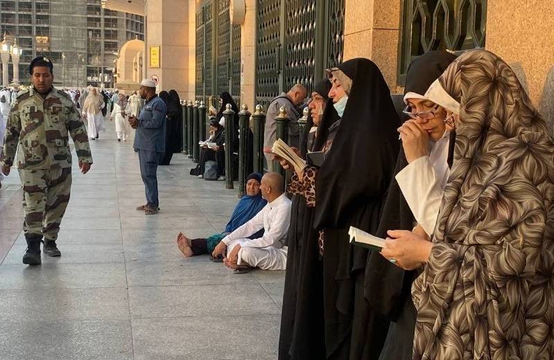 حال و هوای بانوان پشت دیوار بقیع+ عکس