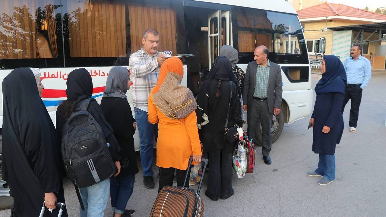 اعزام بانوان سرپرست خانوار جنوب کرمان به اردوی فرهنگی تفریحی شمال کشور