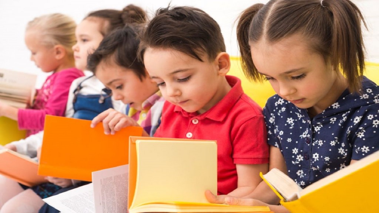 آینده سازان جامعه در معرض تقابل با کتاب قرار دارند