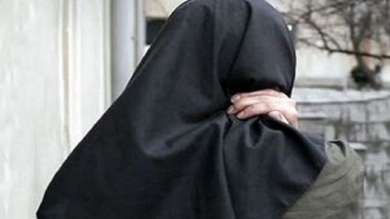 بریدن گوش شیطان با خشم دختر تنها
