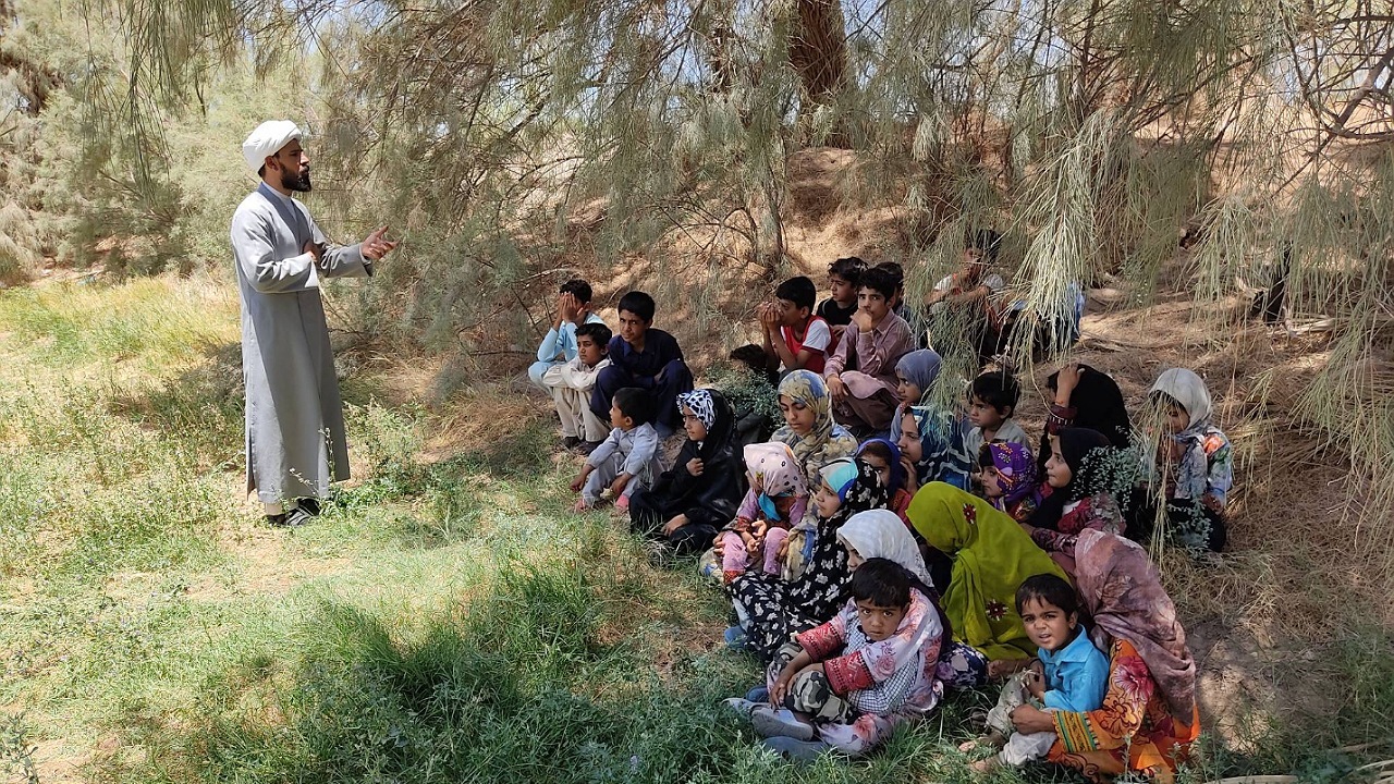 ۷۰۰ اسباب بازی به کودکان محروم فهرج اهدا شد