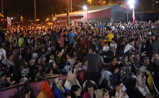 استقبال ۵ هزار نفر از جشنواره گل دهی لالههای تالابی بندر انزلی استقبال ۵ هزار نفر از جشنواره گل دهی لالههای تالابی بندر انزلی