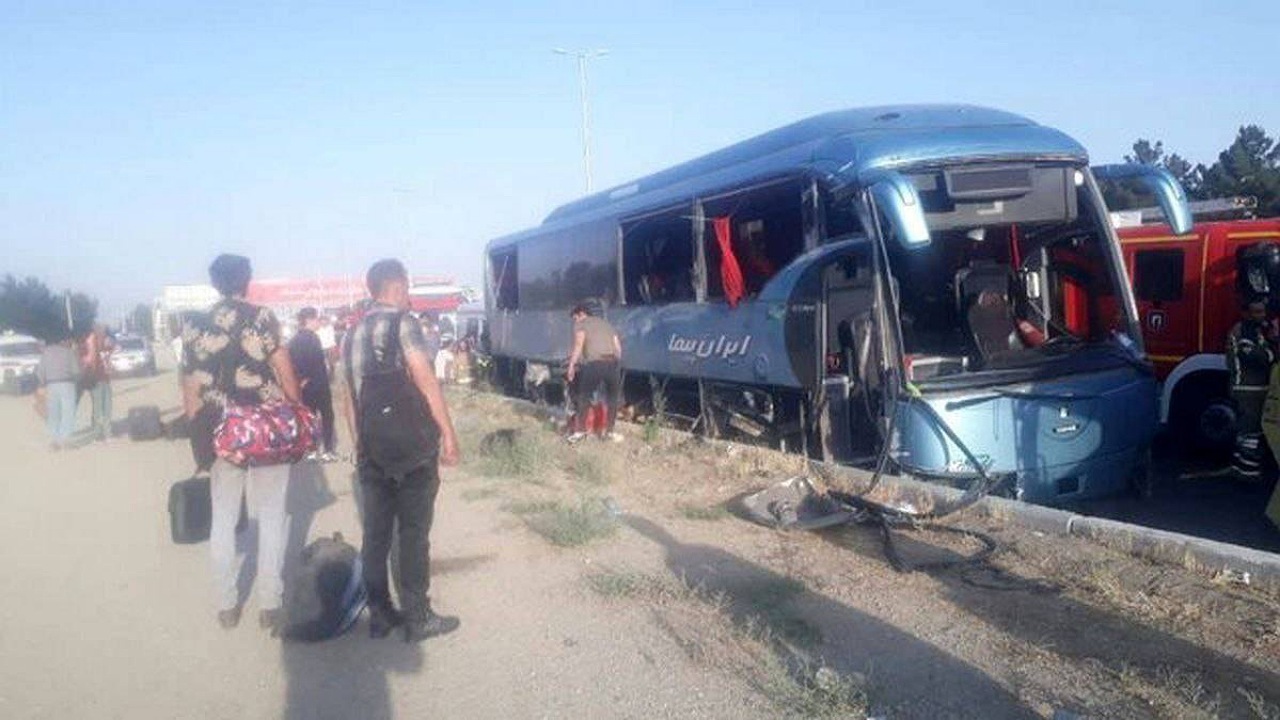 ۲ فوتی و ۱۲ مصدوم بر اثر تصادف اتوبوس در بزرگراه تهران- قم