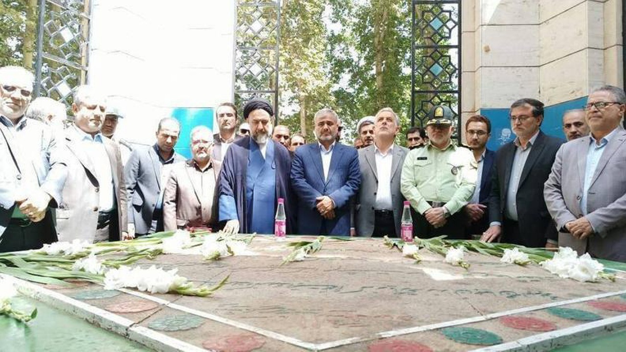 مدیران و مسئولان کاری جز خدمتگزاری برای مردم ندارند