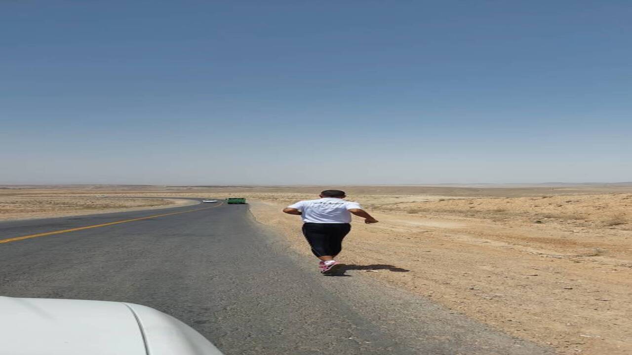 ورزشکار خراسانی ۷۰ کیلومتر را با شعار نجات آب دوید