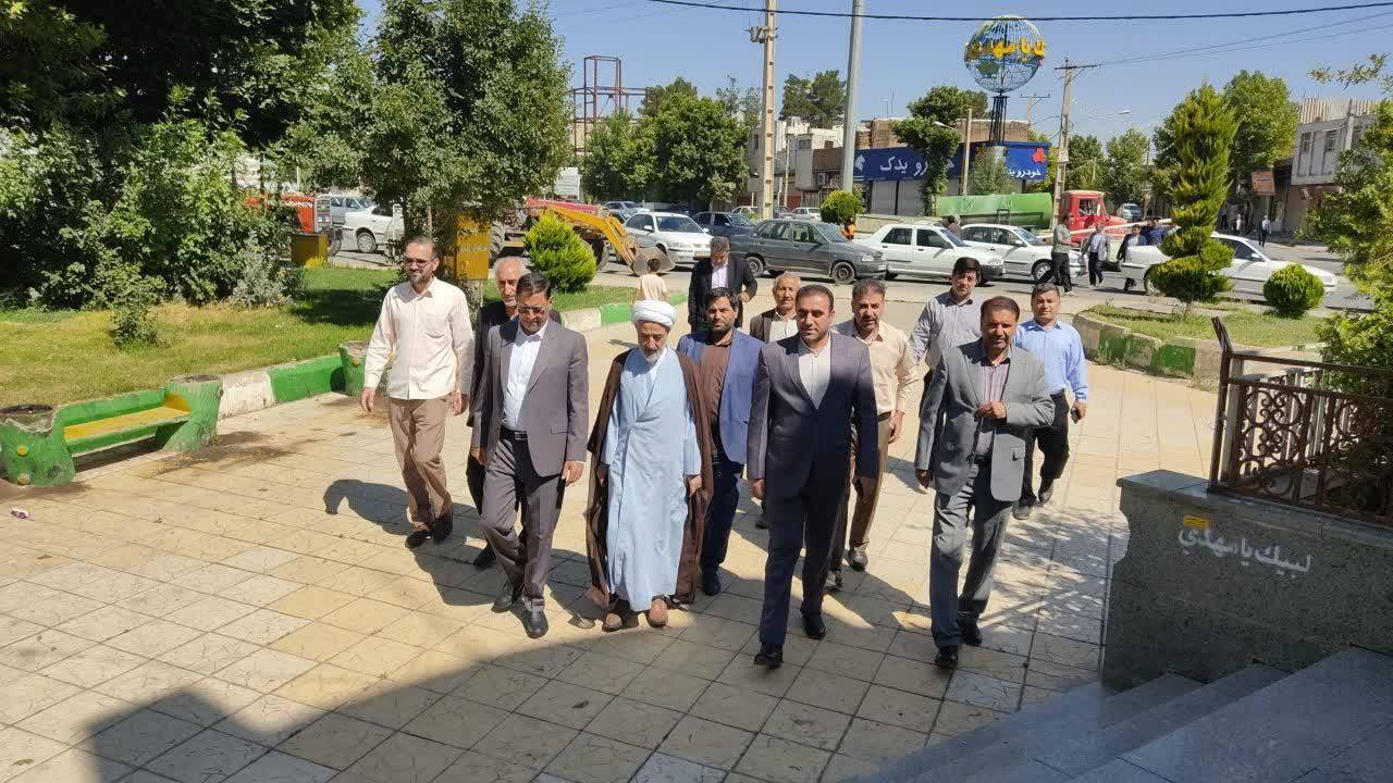 مسئولان کوهدشت در مزار شهدا
