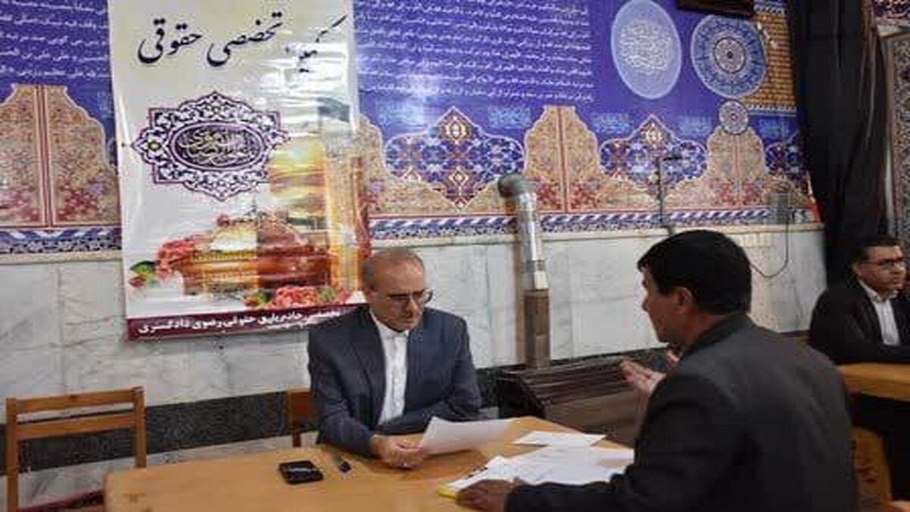 برپایی میز خدمت دادگستری در مصلی نماز جمعه