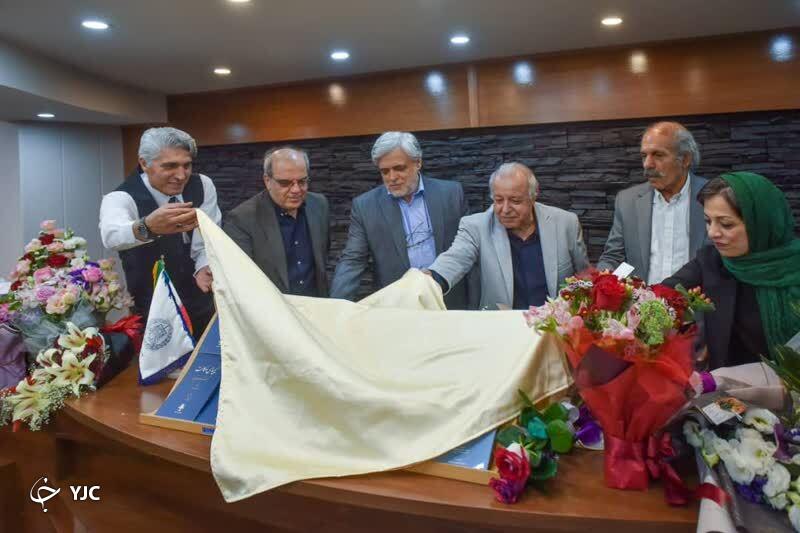 کتاب «خاطرات وکیل» و «کیمیای وکالت» در شیراز رونمایی شد