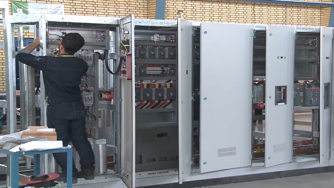 افزایش ۲۰ درصدی تولید در کارخانه تابلوی برق بروجن