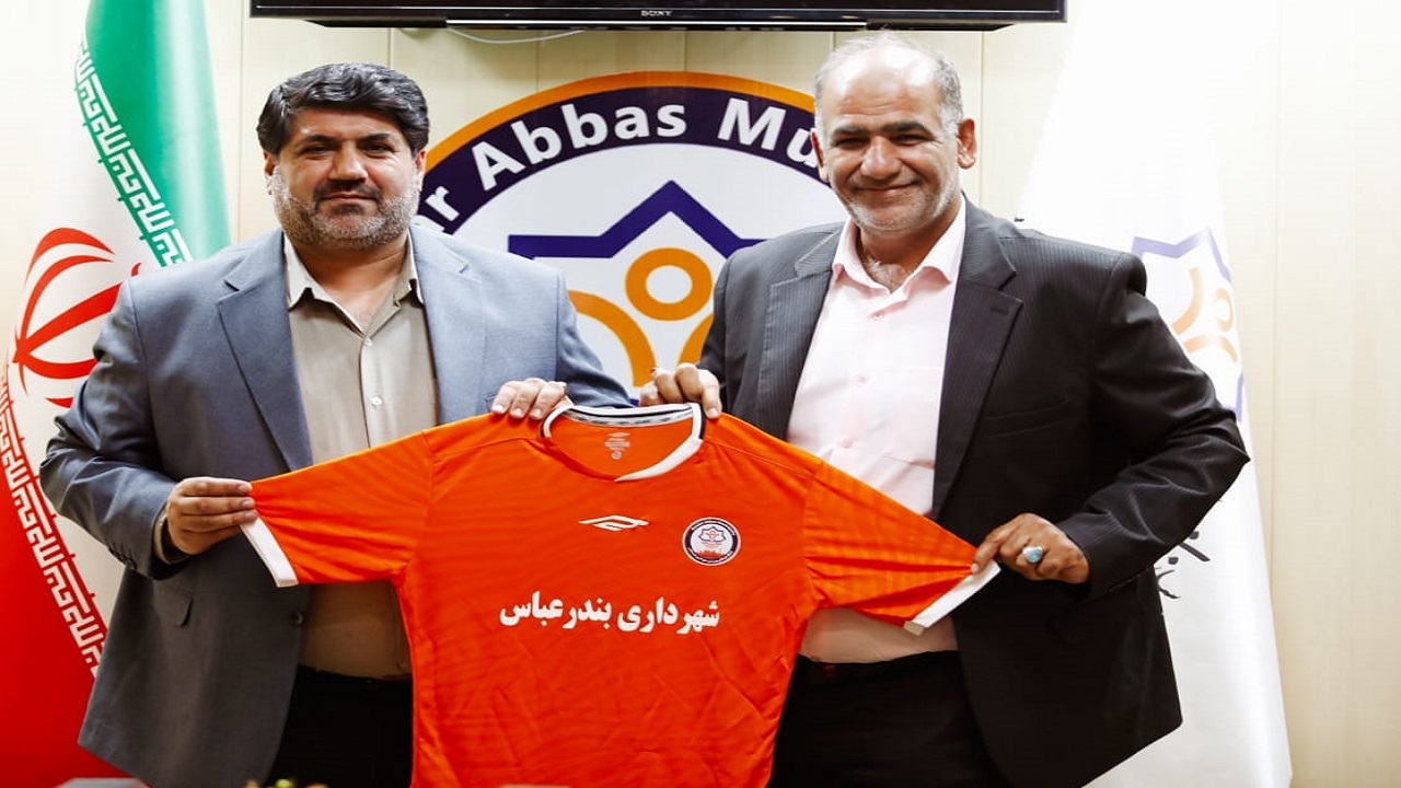 علی نیکبخت سرمربی تیم فوتبال شهرداری بندرعباس شد