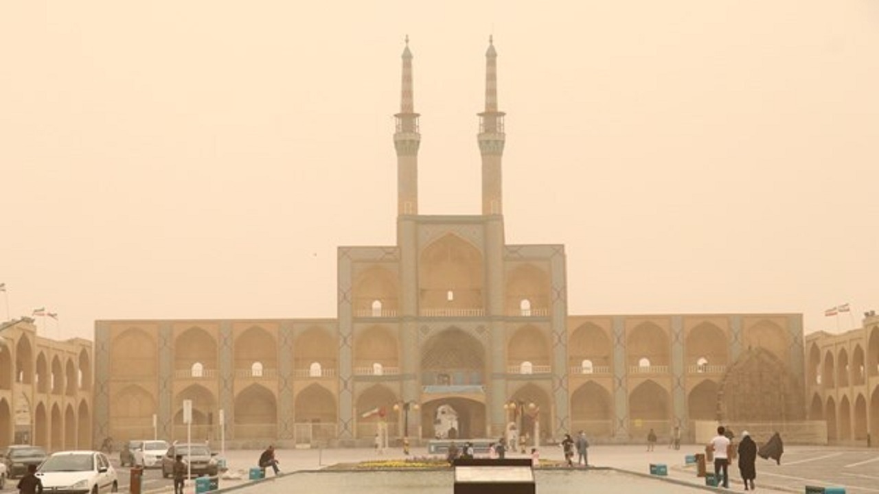 باد و گرد و خاک در انتظار یزدی‌ها