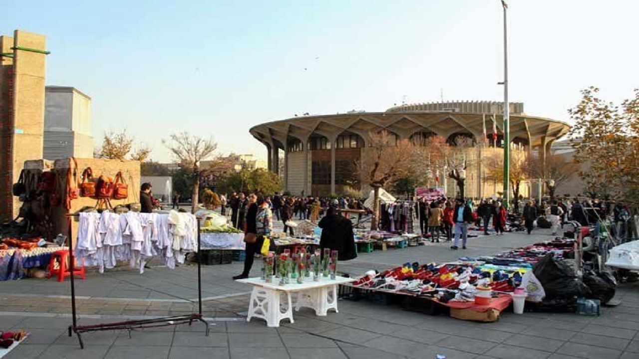 رفع معضل بساط گستری اطراف چهارراه ولیعصر پیگیری می‌شود