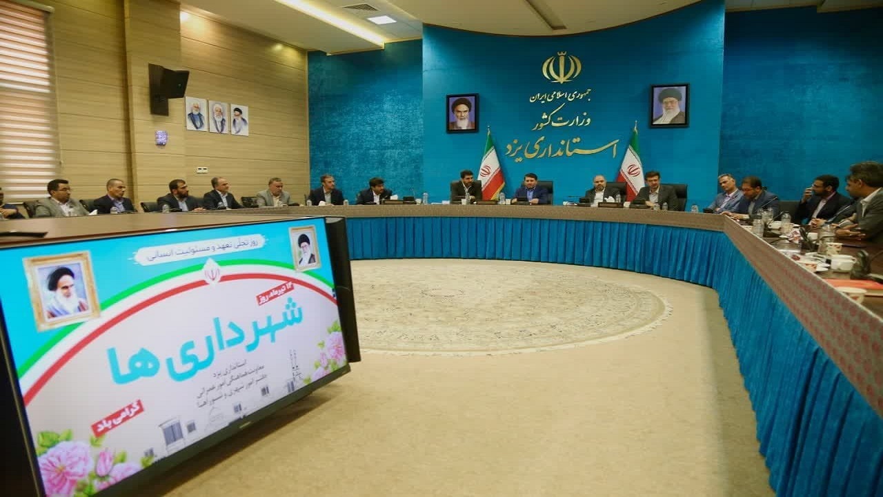 توجه به مسائل فرهنگی در رأس برنامه‌های شهرداری‌ها باشد