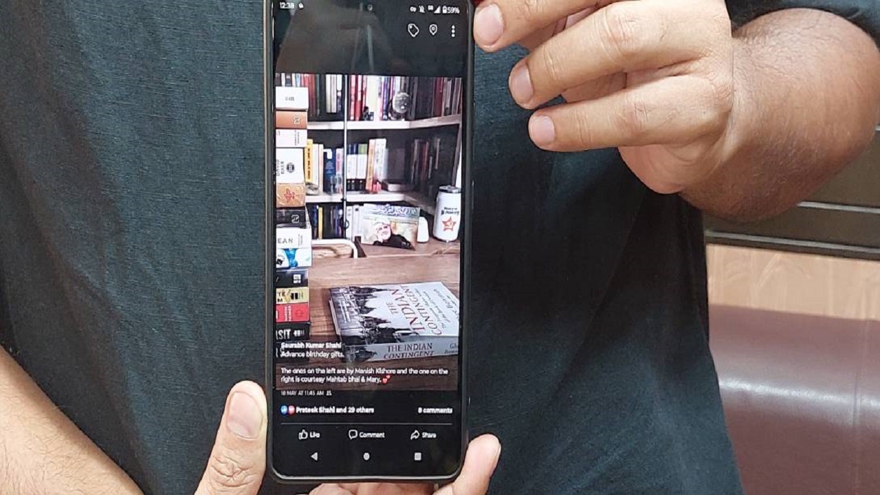 عکس حاج قاسم روی میز کار خبرنگار هندی + فیلم