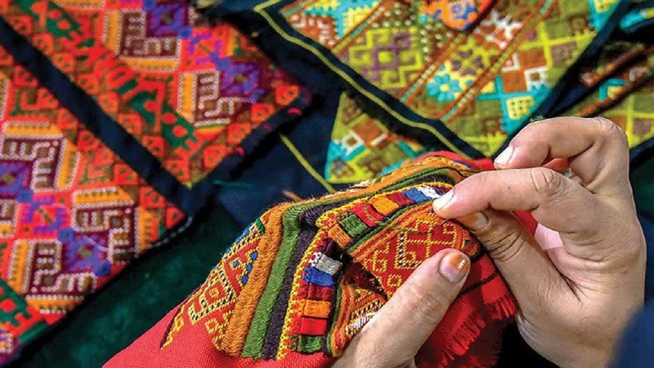 سوزن دوزی  هنری شگفت‌انگیز در دستان خلاق زنان سیستانی و بلوچ