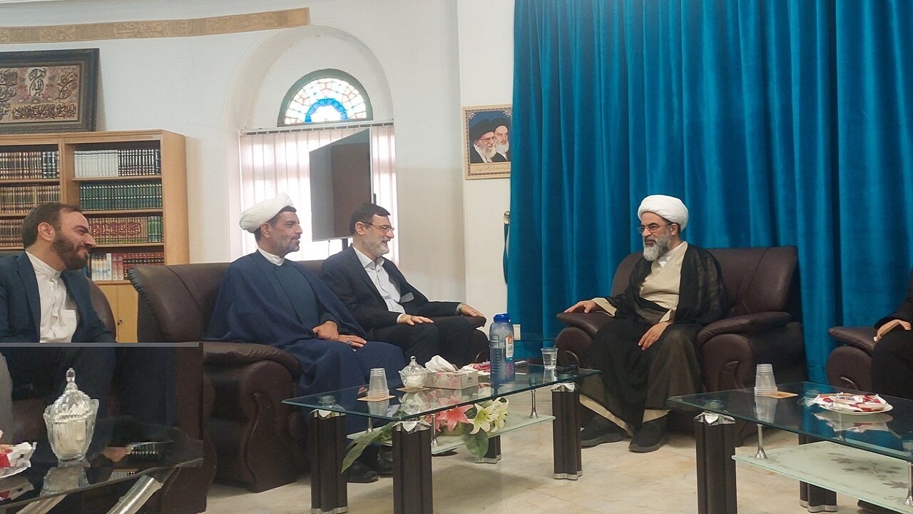 شهدا باید الگوی جوانان شوند
