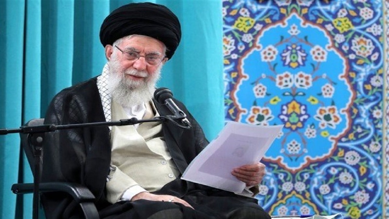 استفتاء از امام خامنه‌ای؛ آیا رعایت پوشش در نماز‌های مستحبی ضروری است؟