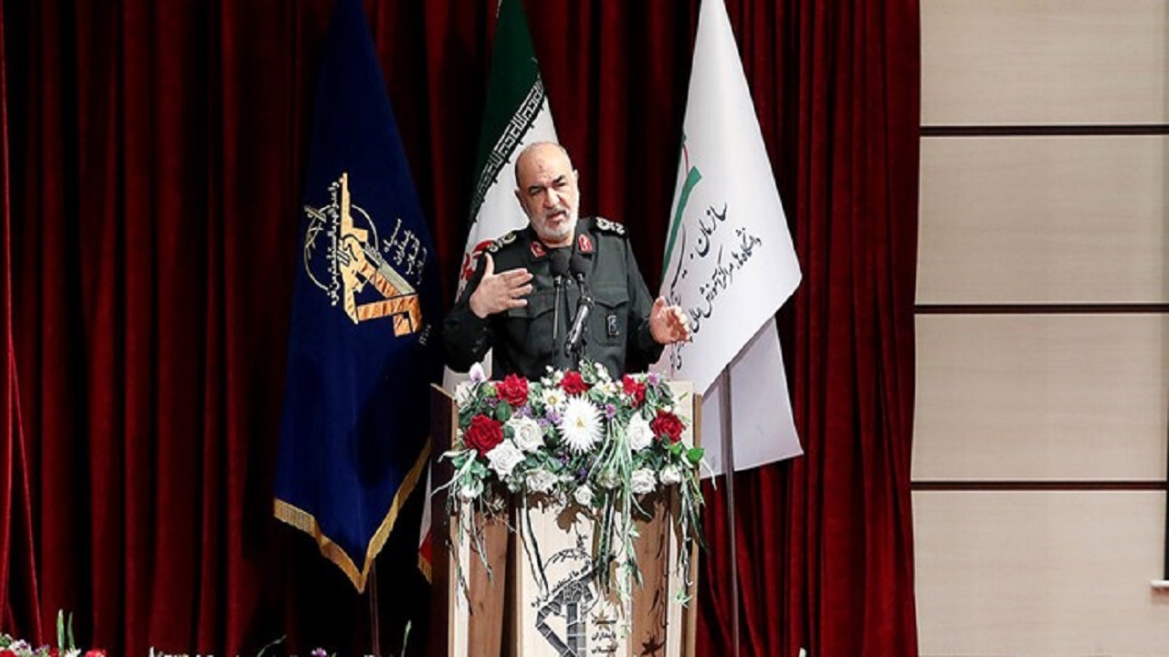 در دانشگاه از انقلاب و نظام دفاعی منطقی کنید