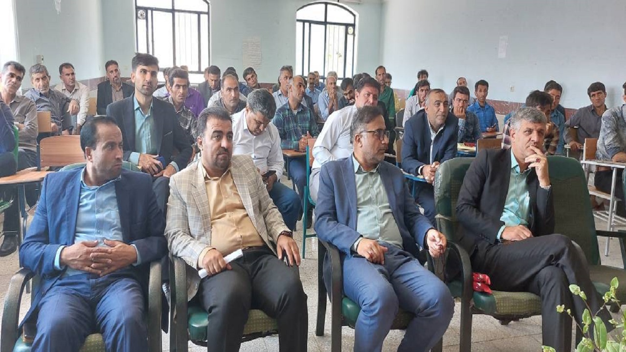 گردهمایی دهیاران شهرستان دنا برای رفع مشکل آب آشامیدنی