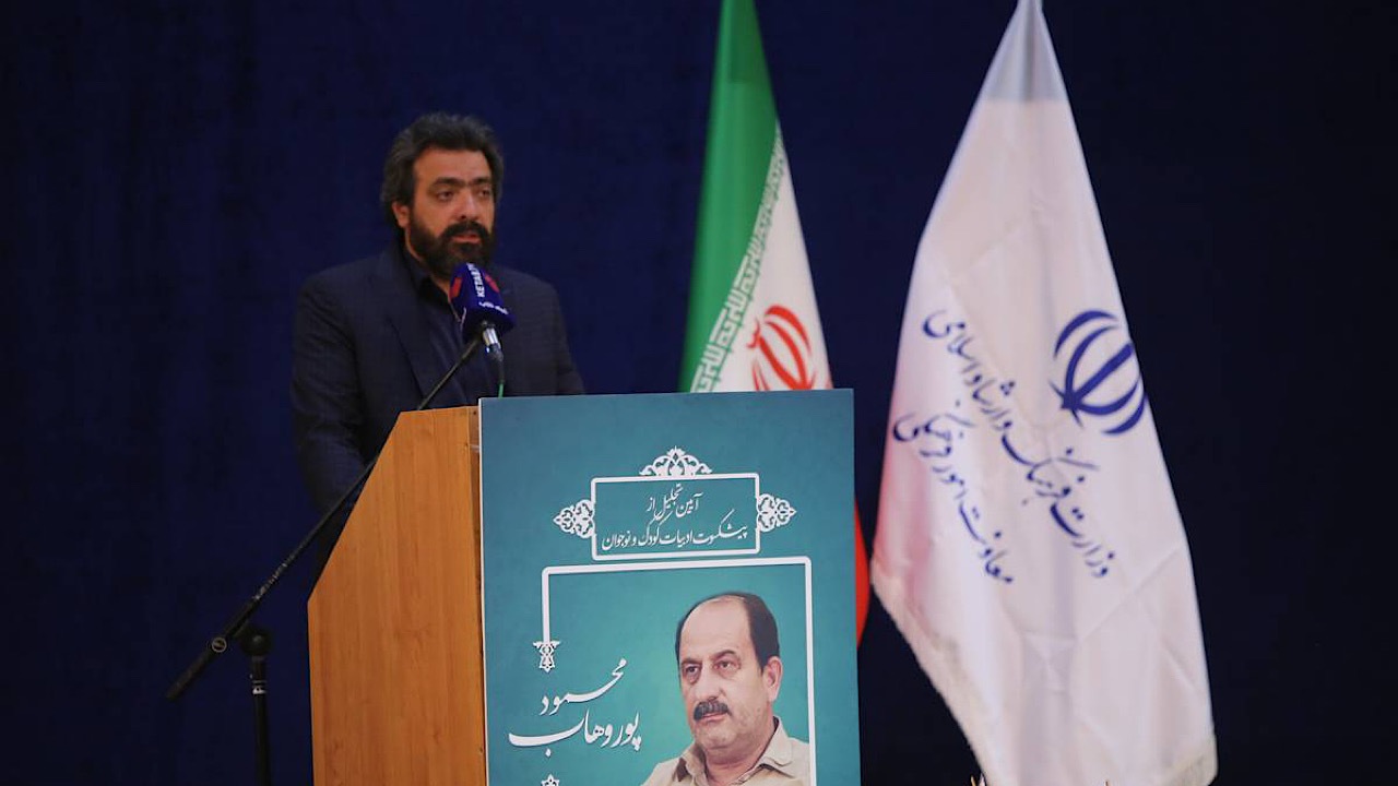 ادبیات کودک و نوجوان بیانگر چشم‌انداز آینده جامعه است