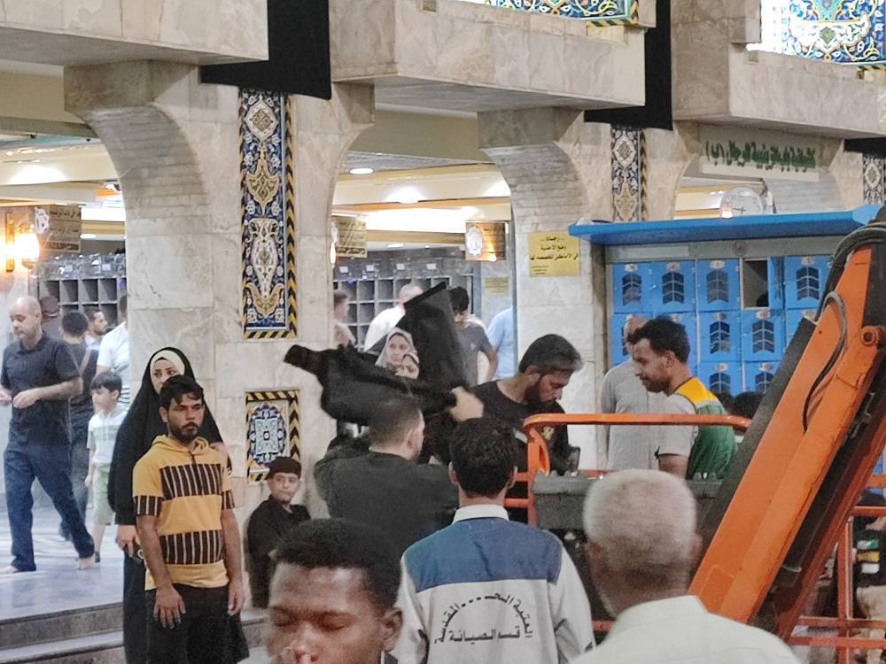 آماده سازي حرم امام حسين آماده سازي حرم امام حسين