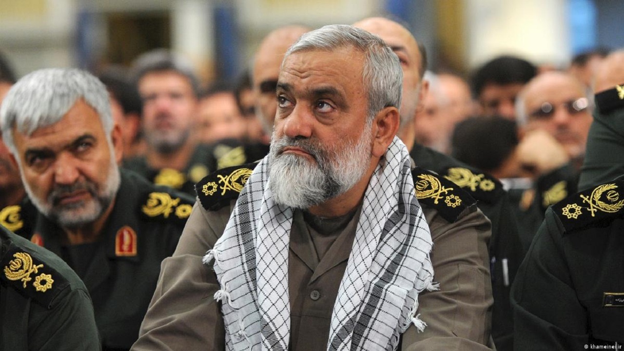 مسئولان باید دست دشمن را در فضای مجازی ببندند