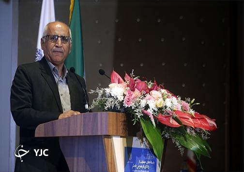 حقوق یک وکیل برگرفته از قانون اساسی است