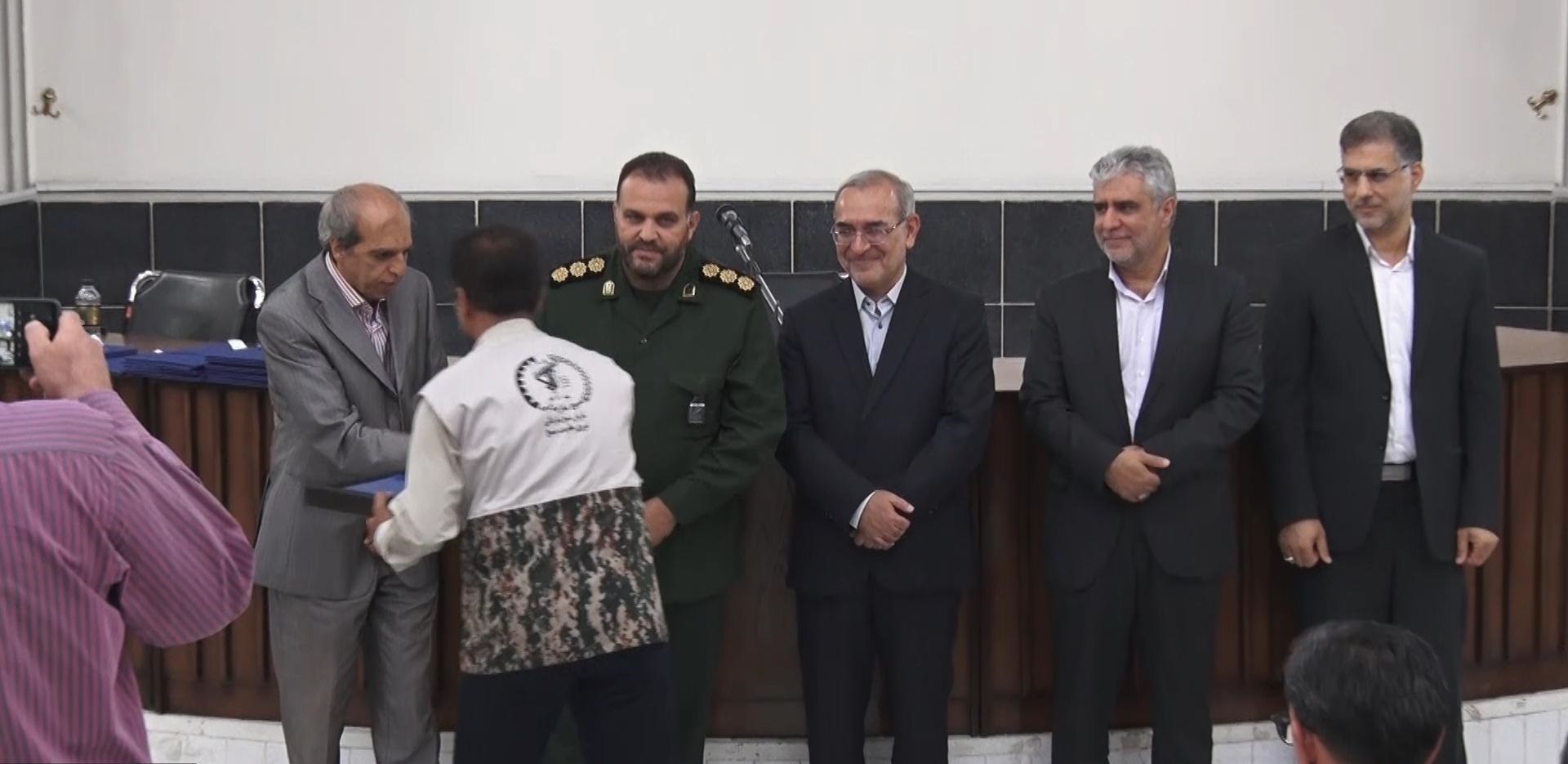 تجلیل از حامیان ساخت  ۸۵۰ نیروگاه خورشیدی در استان اصفهان