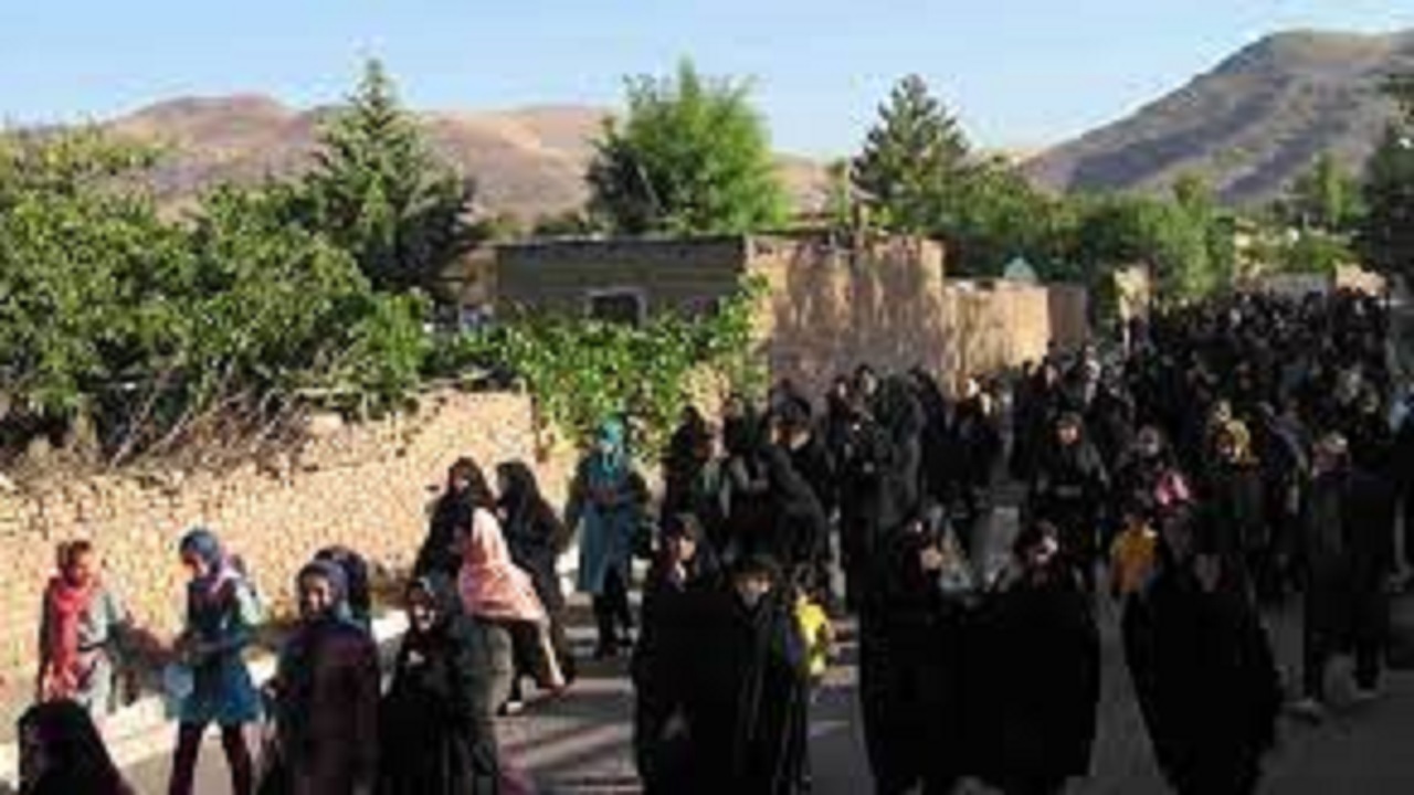 پیاده روی خانوادگی اهالی شهر خاروانا