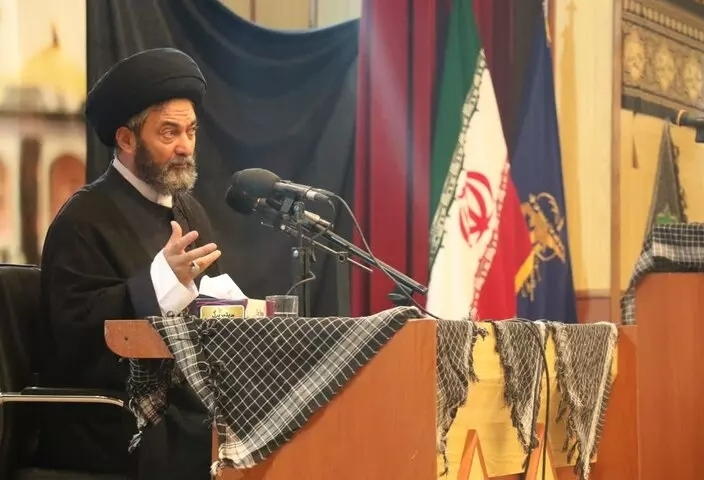 مداح آرمانی از بدعت و غلو پرهیز می‌کند