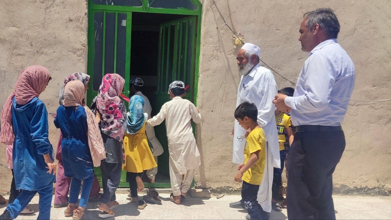 افتتاح خانه بازی در روستای  قلعه رستم  هامون