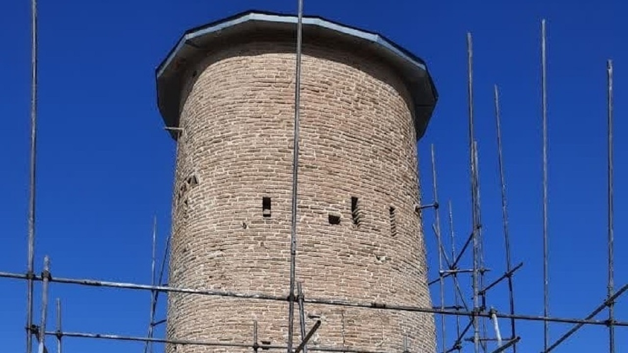آغاز مرمت برج تاریخی روستای «بید کُرپه» در ملایر 