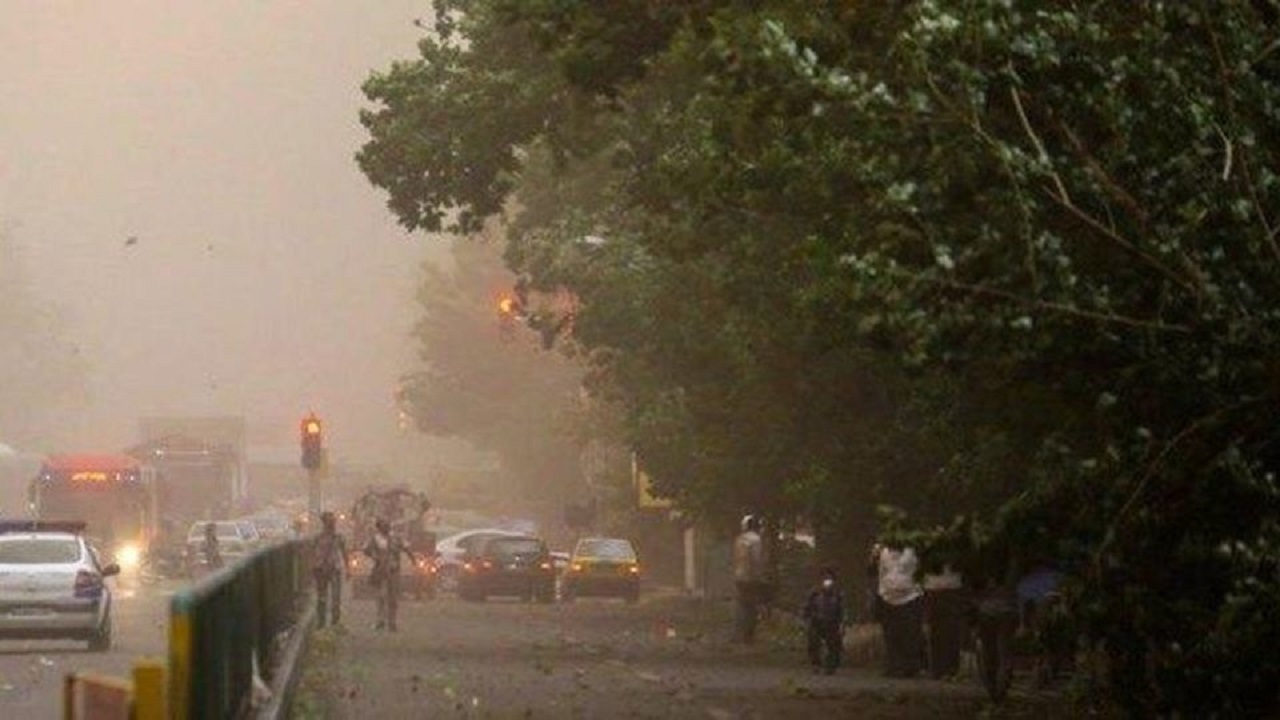 احتمال وزش باد شدید در تهران/ بانوان باردار از تردد غیرضروری خودداری کنند