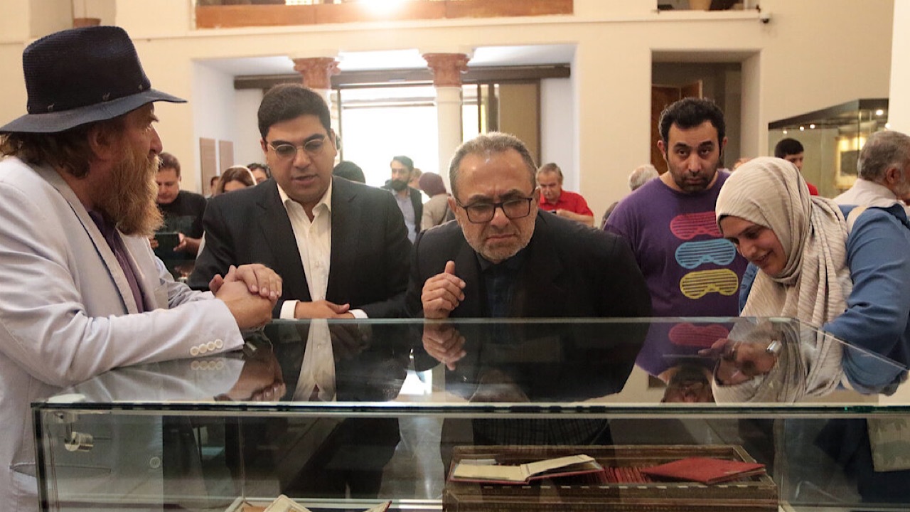 رونمایی از کتیبه اشعار روایت ترور ناصرالدین شاه از از زمان ورود به حرم تا خاکسپاری