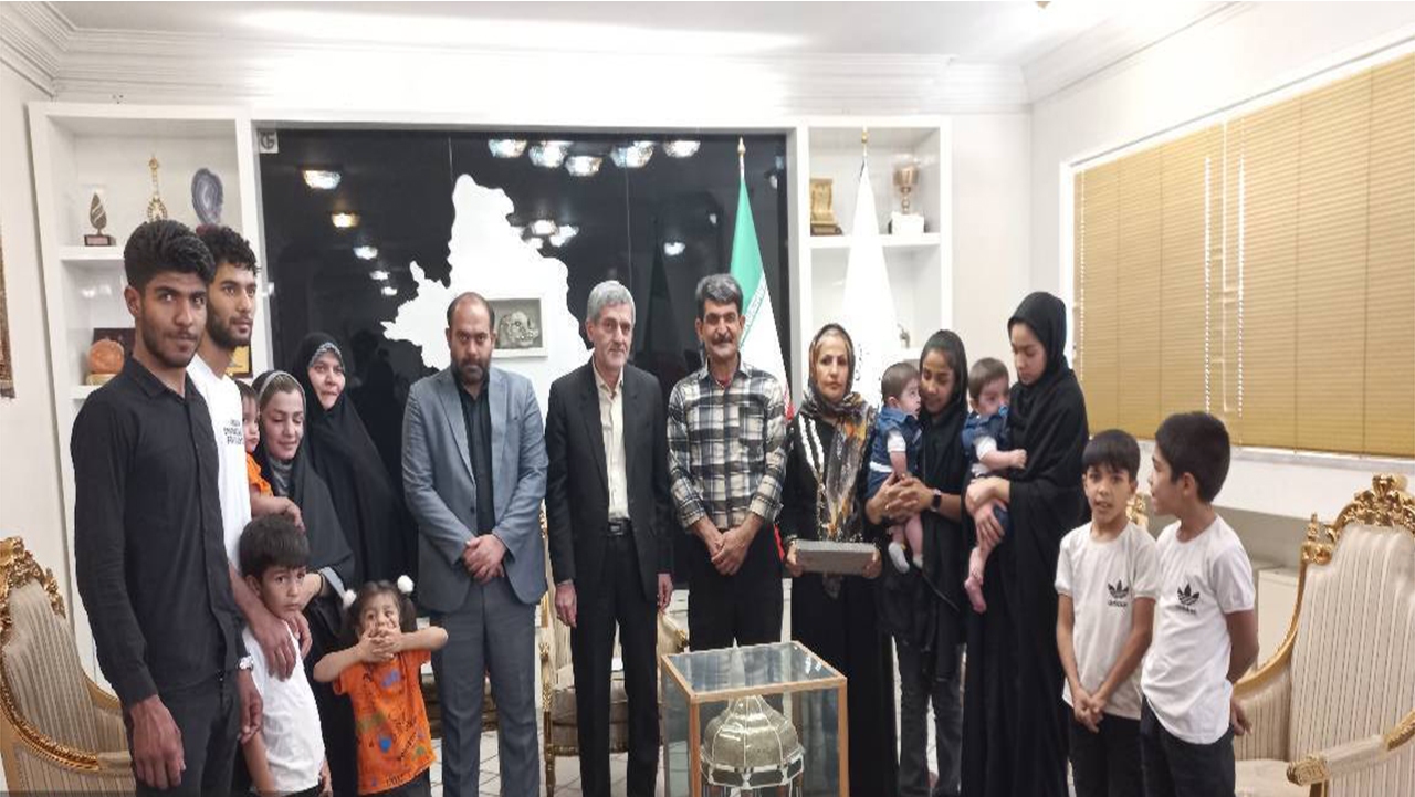 اهدای زمین رایگان به خانواده ۱۱ فرزندی در سروستان