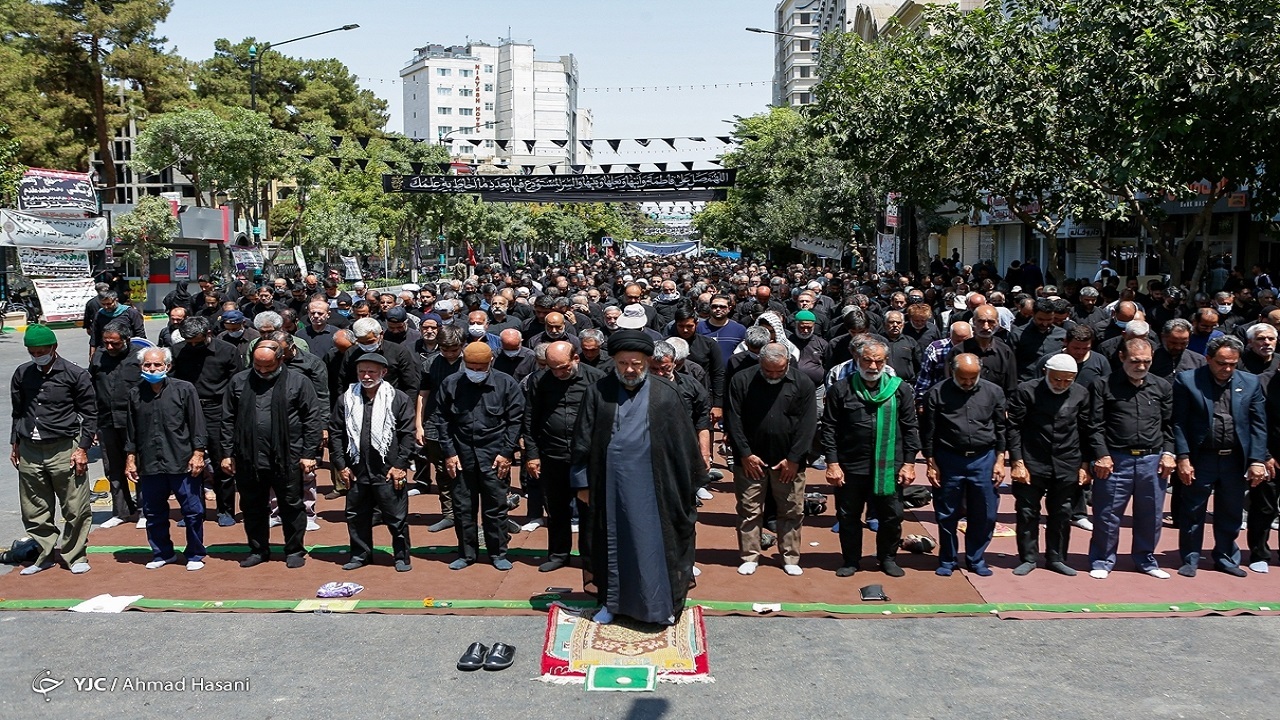 نماز ظهر عاشورا در سراسر کشور اقامه شد+فیلم