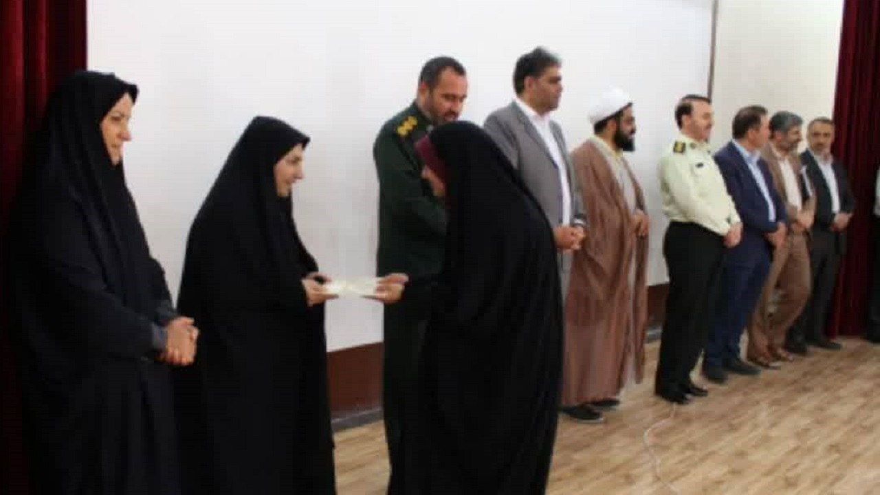 تجلیل از دو بانوی ورزشکار چهارمحالی در همایش چادر‌های آسمانی