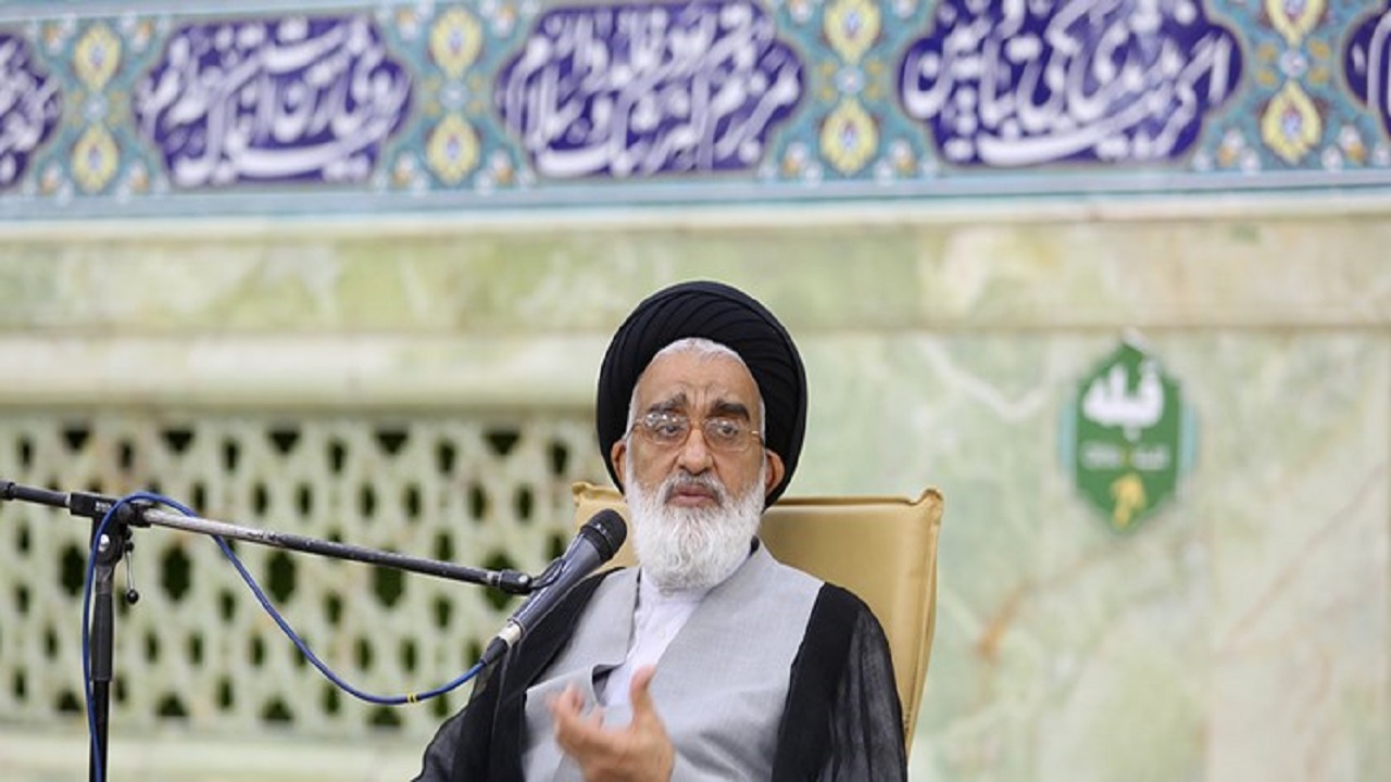 عزاداری ما باید لرزه به اندام شمر‌ها و یزید‌های زمان بیندازد