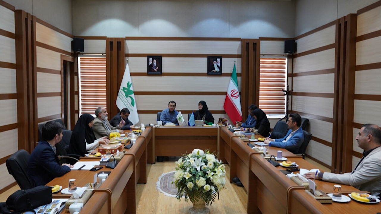 کودکان و نوجوانان باید با صنایع دستی عجین شوند