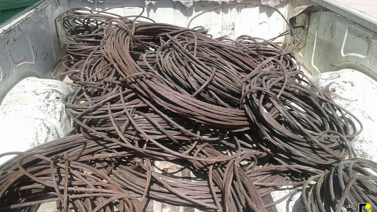 کشف ۱۰۰ کیلو سیم مس سرقتی از یک اتوبوس در انار
