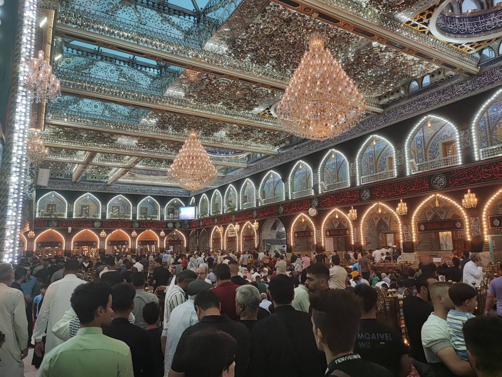 حضور زائران در حرم حضور زائران در حرم
