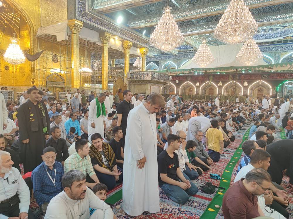 نماز جماعت در حرم حضرت عباس نماز جماعت در حرم حضرت عباس