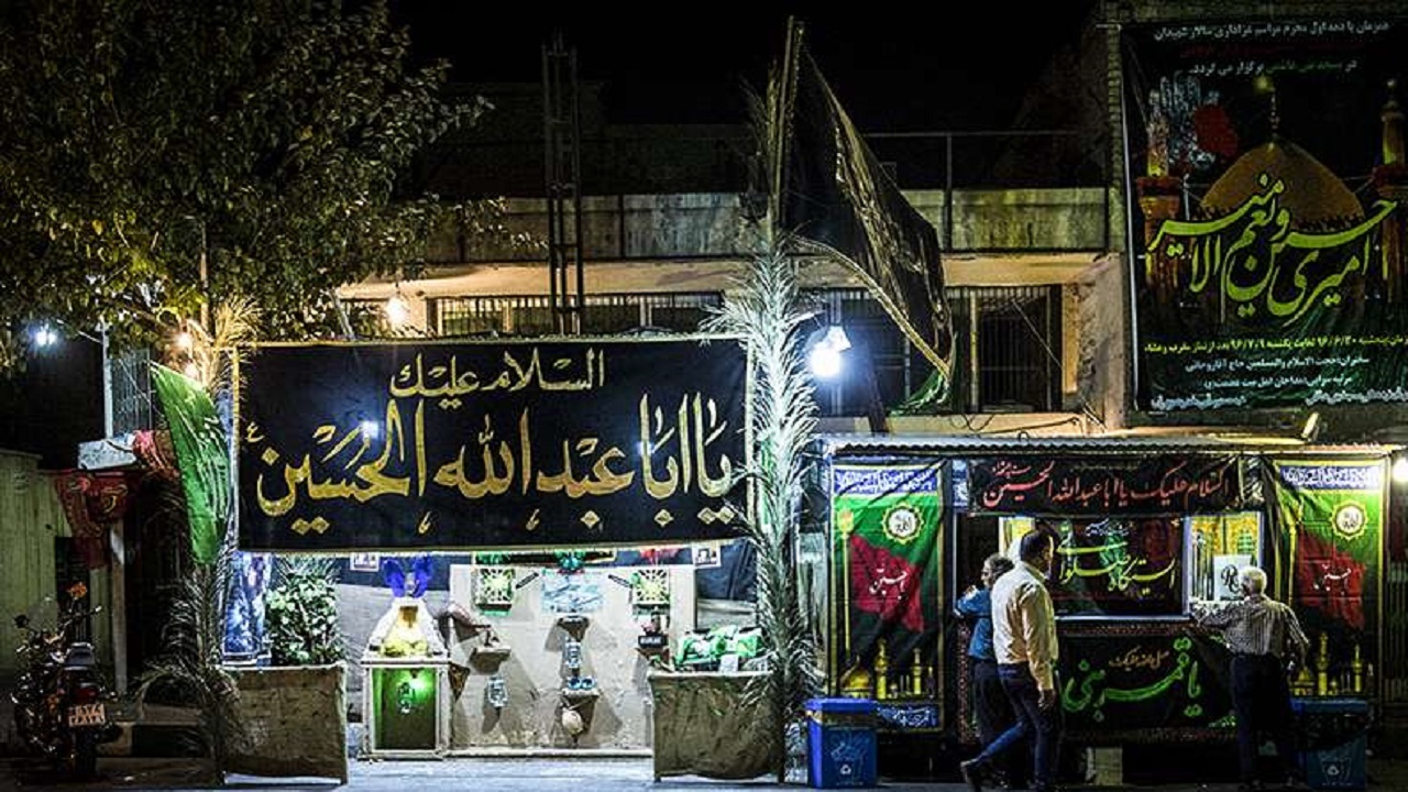 برپایی ایستگاه صلواتی محرمی از جنس شهدا + فیلم و تصاویر