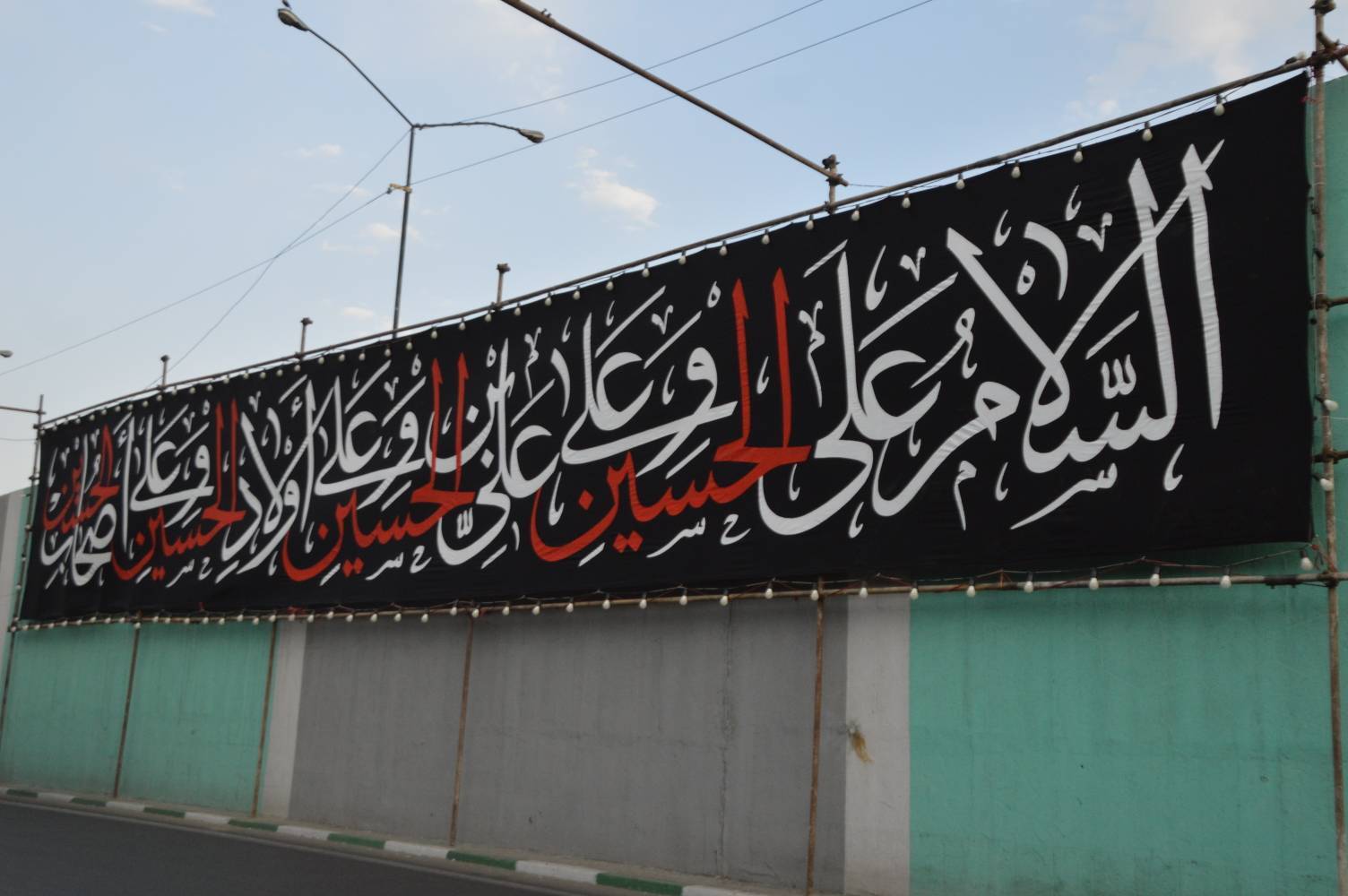 نصب پرچم سیاه به مناسبت ماه محرم