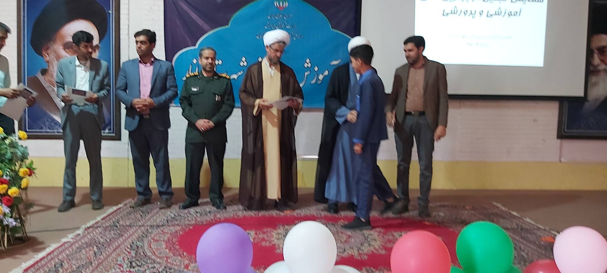 تجلیل از دانش آموزان برتر آموزشی و پژوهشی شهرستان انار